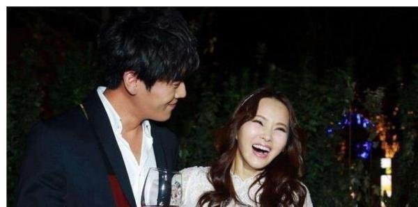 47岁伊能静二胎产女,看到照片后,网友:高龄产妇不容易!