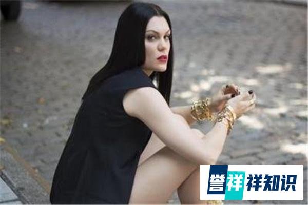 结石姐:号称行走的CD,情史更为彪悍!