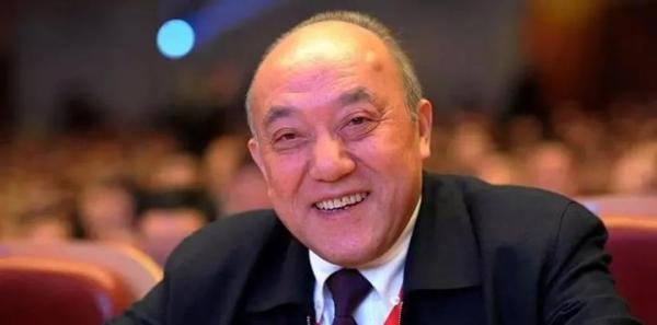这才是最牛富二代，“浙商教父”之子捐近50亿成“中国首善”