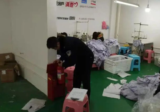湖南长沙17层楼楼顶被曝“建”了千余平厂房,给居民带来了哪些影响?