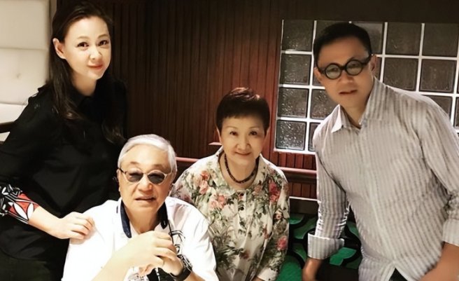 曾江遗孀焦姣首发声,第2度丧夫血压飙升,她目前的身体状况如何?