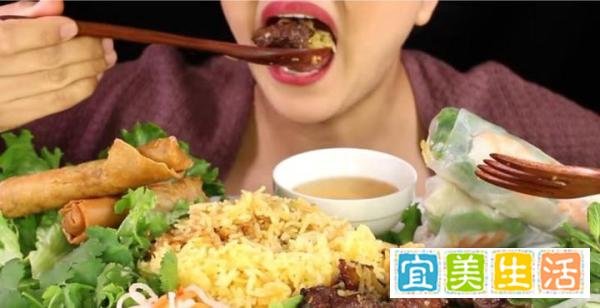 女子每天1顿口味虾吃到下巴脱臼，头疼、耳朵疼，感觉张不开口！