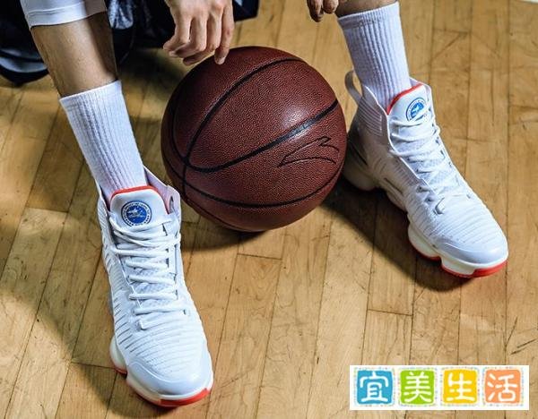 谁说安踏只会抄袭?这次的它真的酷上了天!