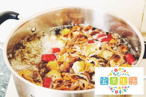 详细教你做花胶松茸汤