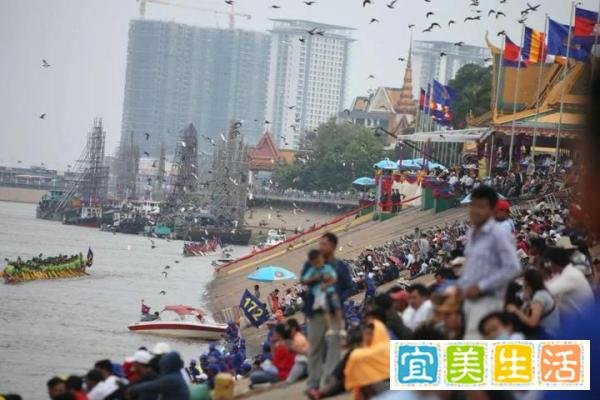 数万名民众参加“送水节”，治安和秩序一切良好！