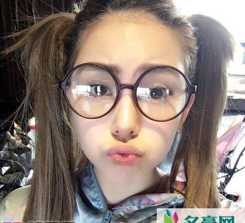 昆凌怀二胎了吗 上节目多次呕吐原因