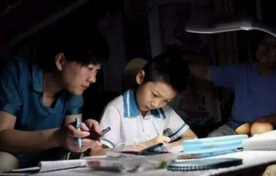 长沙一小学推行周四无书面作业，学生们对此事什么反应？