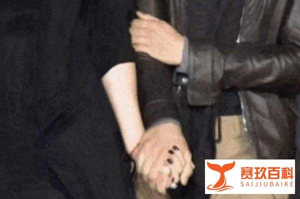 刘嘉玲、梁朝伟完美演绎「社交恐惧VS达人」　全网笑喷：真的是绝配