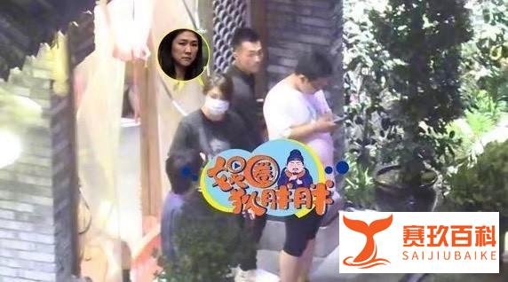 钟汉良小6岁妻子近照疑曝光,低调探班互动默契,被曝已秘密产女