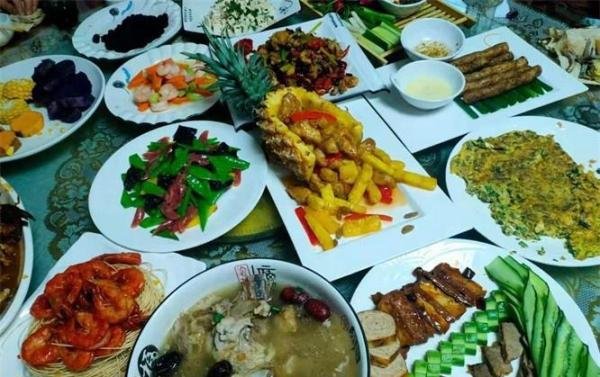蓟县盘山52号民宿农家院，就在盘山脚下，吃完美食去遛弯儿！