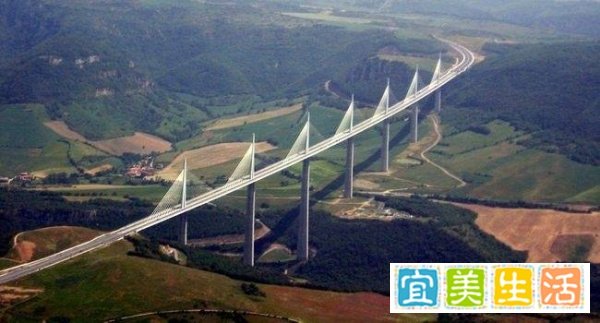 世界最美大桥：花31亿打造力学美学融合奇迹，每年吸引百万游客