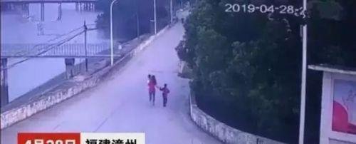 福建28岁年轻母亲带4岁7岁两孩子跳河自杀，死时还怀有身孕！