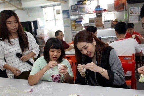 赌王女儿何超盈提前两周剖腹产女,到底是迷信还是别的原因?
