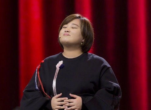 贾玲和姜昆两人长得很像,贾玲被传是姜昆的“私生女”,贾玲是如何回应的?