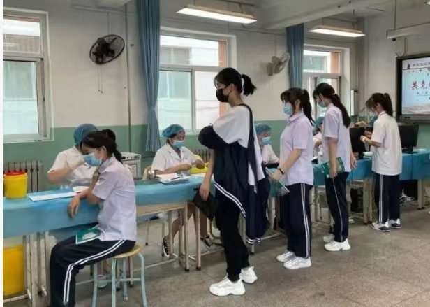 官方回应学生因家长返乡未报备被开除,事件的真相是怎样的?