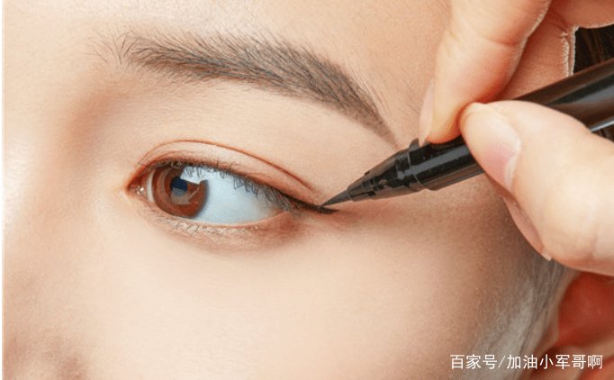 丹凤眼的女生应该怎样画眼线?画眼线可以修饰眼型吗?