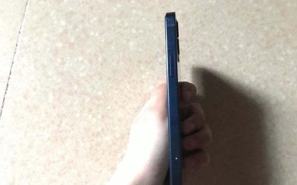 安利一款5G手机的代表—iPhone 12