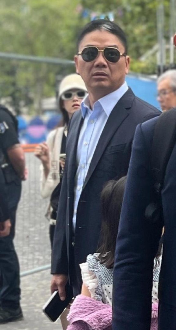 “西红柿门”庄佳最近产子？刘强东长子17岁？奶茶妹妹夺嫡路艰险？奶茶妹妹本质和田小姐嫁的是同一类男人