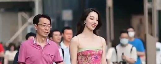 因为国企高管牵手门要封杀街拍?成都太古里街拍比窦娥还冤