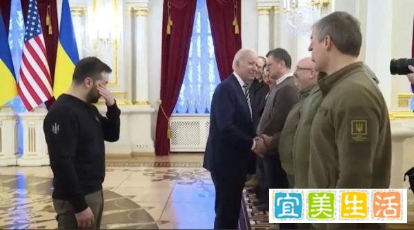 苦难的泽连斯基,抹去眼泪,继续战斗。