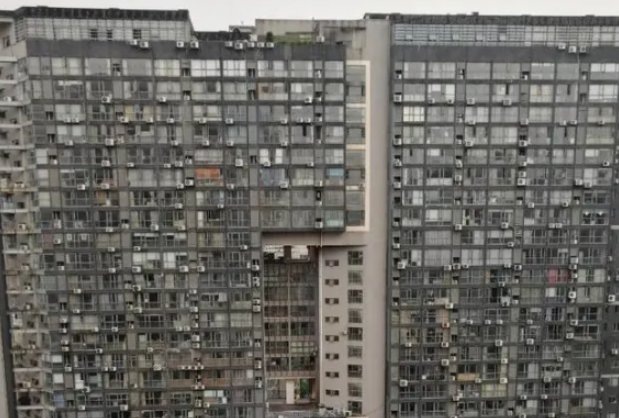 湖南长沙17层楼楼顶被曝“建”了千余平厂房，给居民带来了哪些影响？
