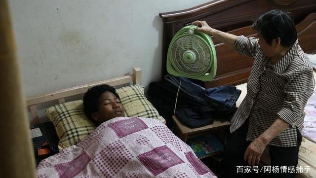 上海阿婆捡到黑小囡,悉心抚养20年,如今怎样?