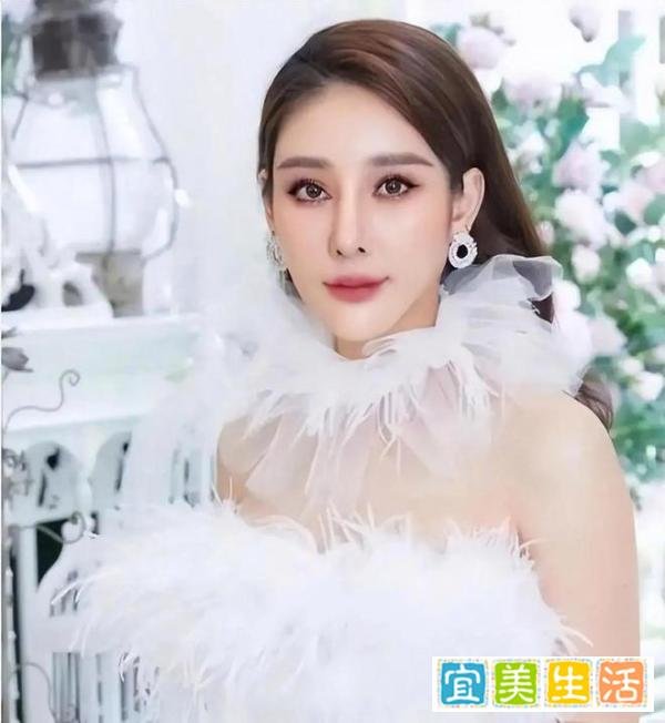 泰星Tangmo溺亡案判决出炉,其母选择宽恕两名被告,牵手走出法庭