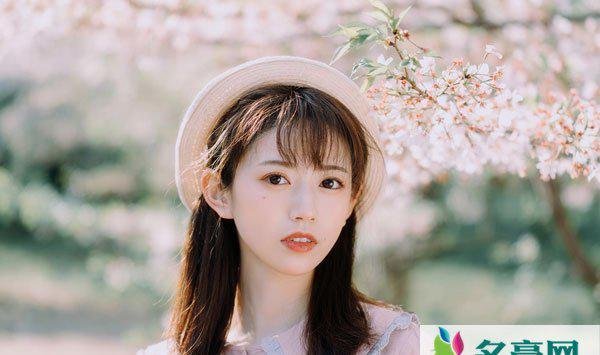 女人劈腿什么意思 女生劈腿的征兆都有哪些