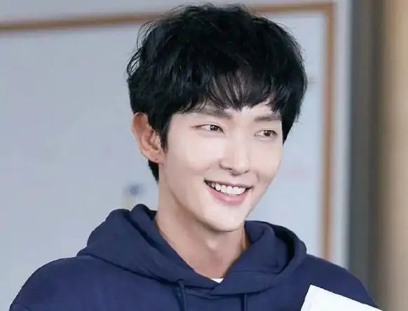 李帝努钟辰乐确诊新冠,为什么韩国艺人更容易感染新冠?