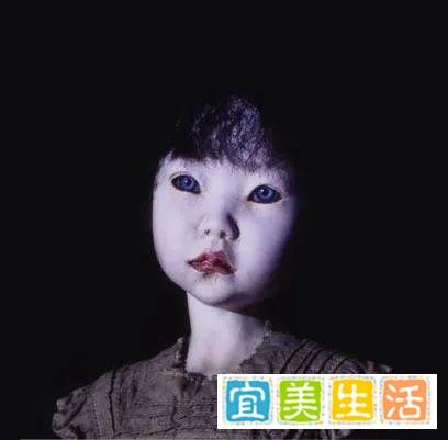经过改编的童谣《妹妹背着洋娃娃》竟然有着这样恐怖的传说,听一次就觉得毛骨悚然了!