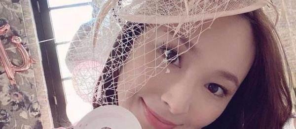 41岁女星吴佩慈，男友纪晓波被爆拖欠房租，曾幻想嫁入豪门