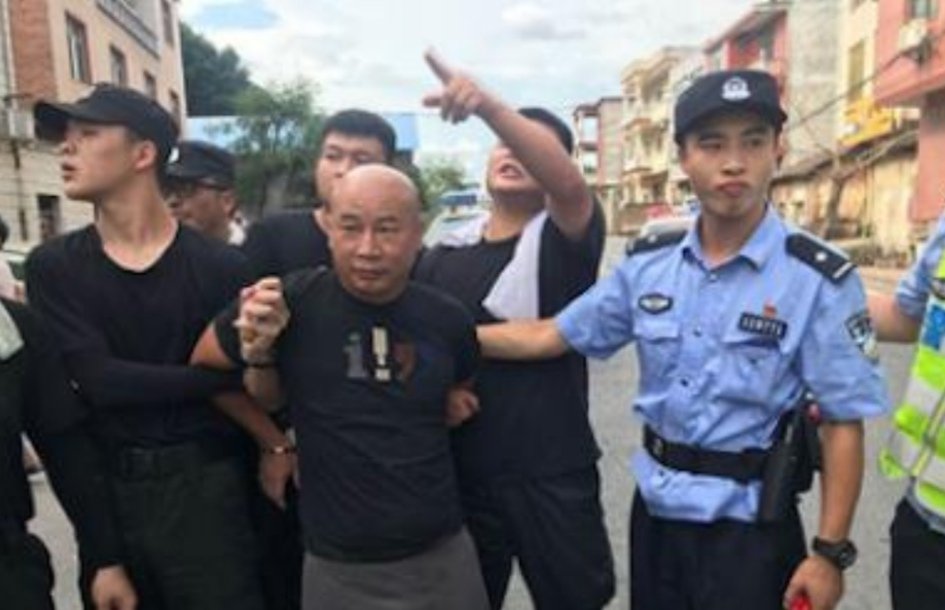 曾春亮连7岁的孩子也不放过，他为何如此凶残？