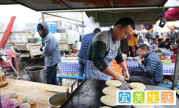 教师辞职卖肉夹馍，打了谁的脸？