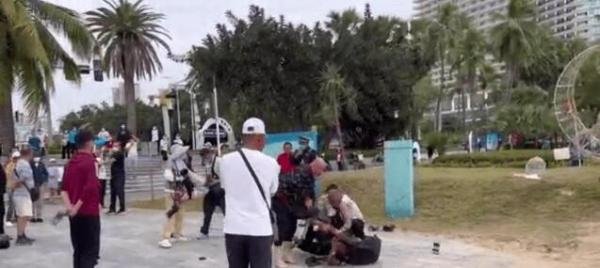 三亚海边多人疑因地域问题拌嘴互殴 这是咋情况？？
