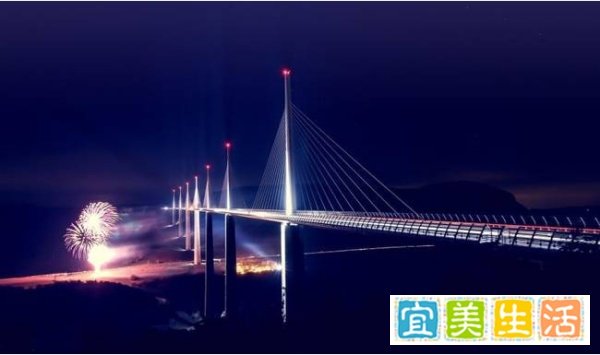 世界最美大桥：花31亿打造力学美学融合奇迹，每年吸引百万游客
