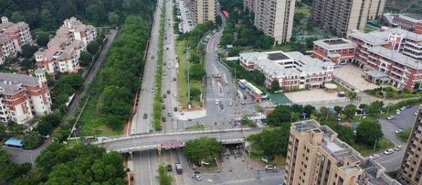特斯拉司机追尾身亡:系退休民警 这是咋情况？