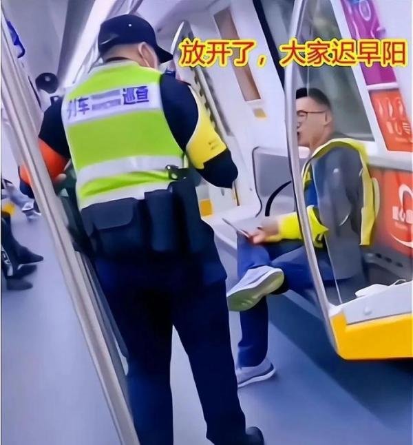 深圳一男子地铁上拒戴口罩,称自己阳过不用戴,与乘务人员起争执