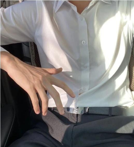听说有人喜欢西装皮鞋帅哥
