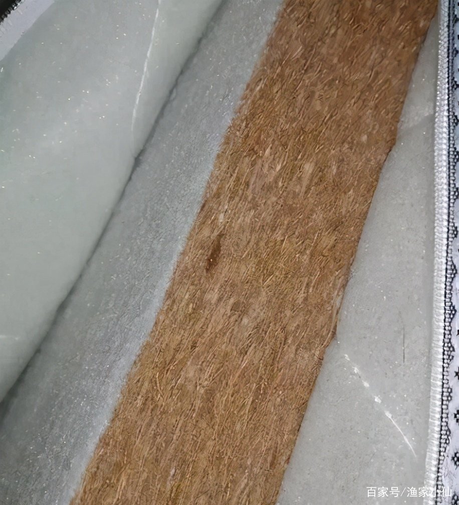 市面上销售的硬胶水棕垫,它含有甲醛吗?