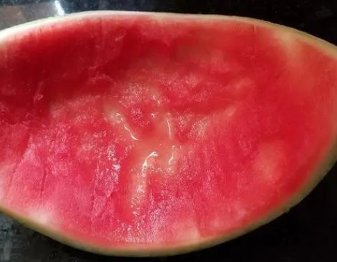 福建一女子为不洗碗用西瓜皮装饭，是否存在卫生隐患？