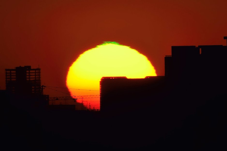 福建平潭现罕见“太阳绿闪”，这是一种什么现象？