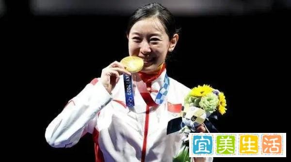 为什么奥运冠军都爱用牙咬金牌?