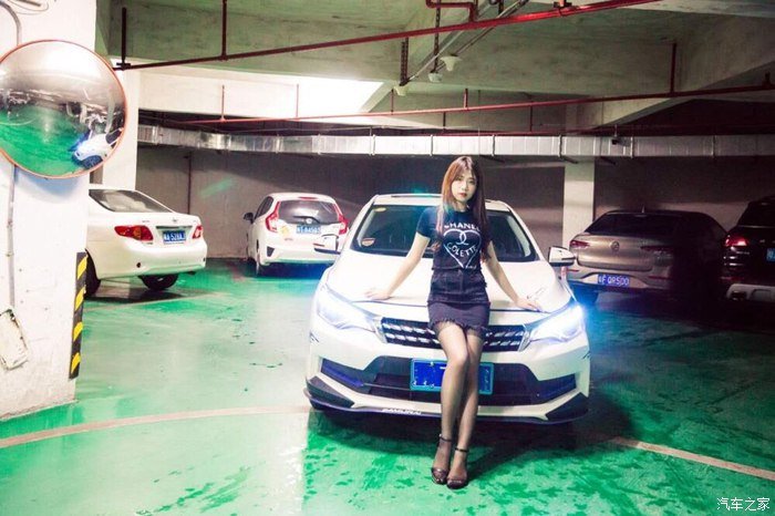 家有贤妻——媳妇当车模，启辰D60，丝袜，香车美女车库秀！！