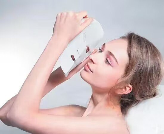 23岁女孩网购美白面膜“中毒”，平台和商家应当承担哪些责任？