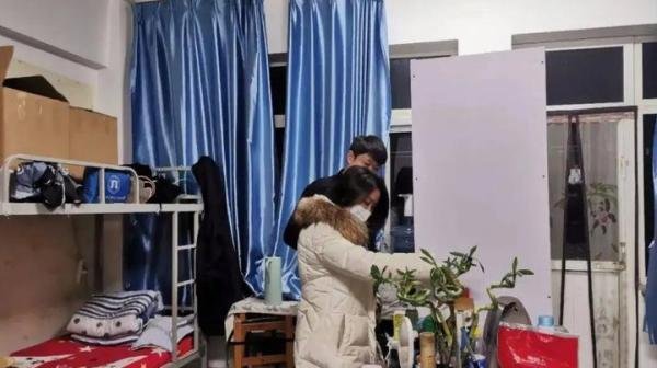 高校食堂禁止堂食螺蛳粉,少数人意见胜利,人性化设置得到学生支持