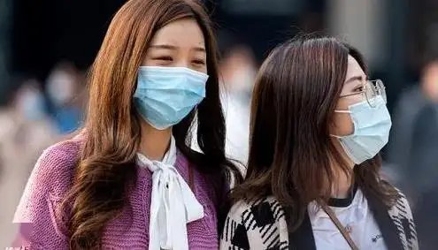 口出狂言!女子坐公交拒戴口罩还称:承德归我管,这次坑爹还是坑老公?