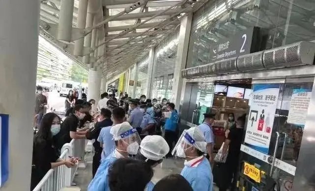 三亚回程机票暴涨，部分航线熔断，游客们的处境到底有多难？