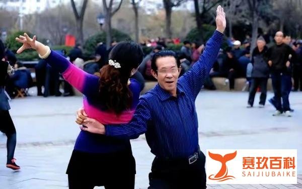 51岁女子被舞伴下药迷奸，误以为是丈夫极力配合，事后得知酿惨案