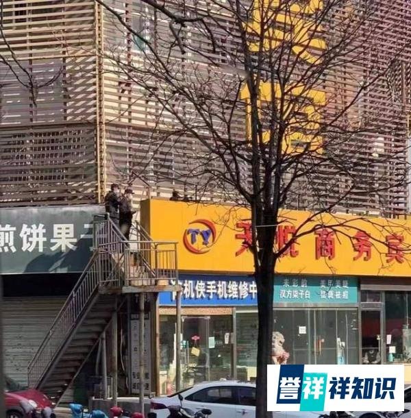 目击者还原“泰安银行抢劫案”：狙击手离银行不足百米远