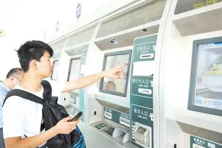 要求家长给婴儿买车票?车站:规定!我国真的有这样的规定吗?